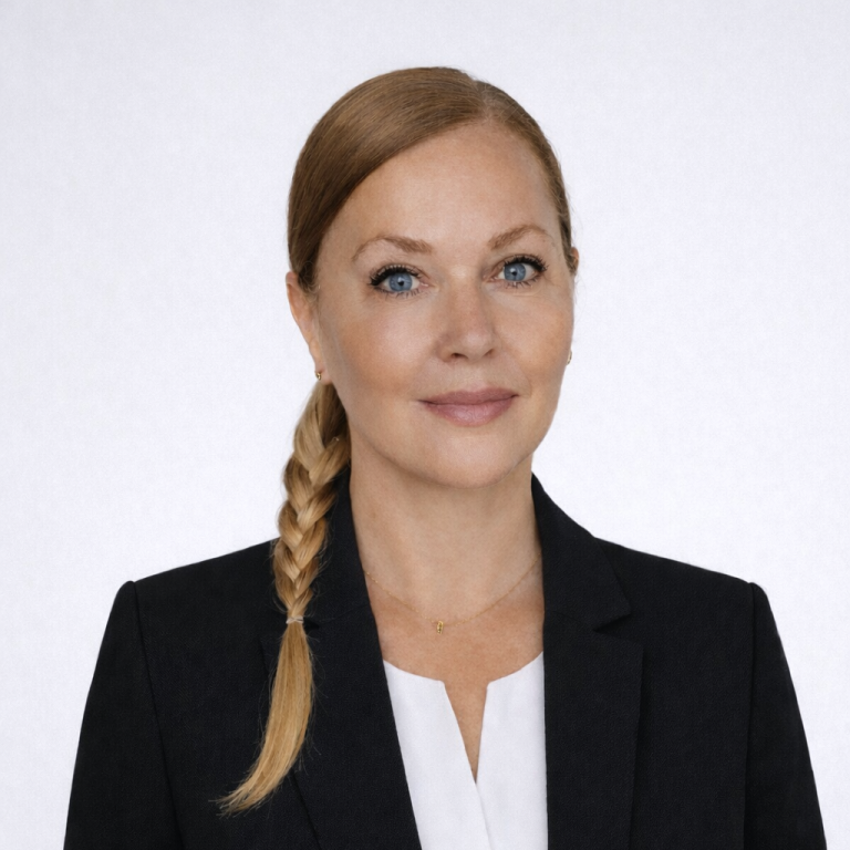 photo Nadège Nay, énergeticienne, créatrice tableaux, bijoux, bougies